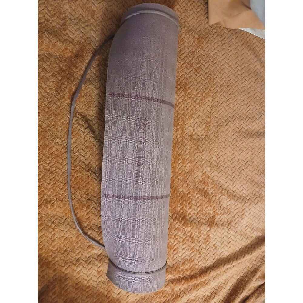 Gaiam Thick Yoga Mat 10mm 24x72 Exercise Fitness Mat Carry Strap Unused